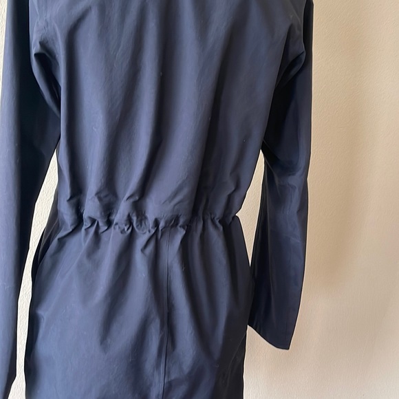 Lululemon jacket size 2 - Picture 3 of 8